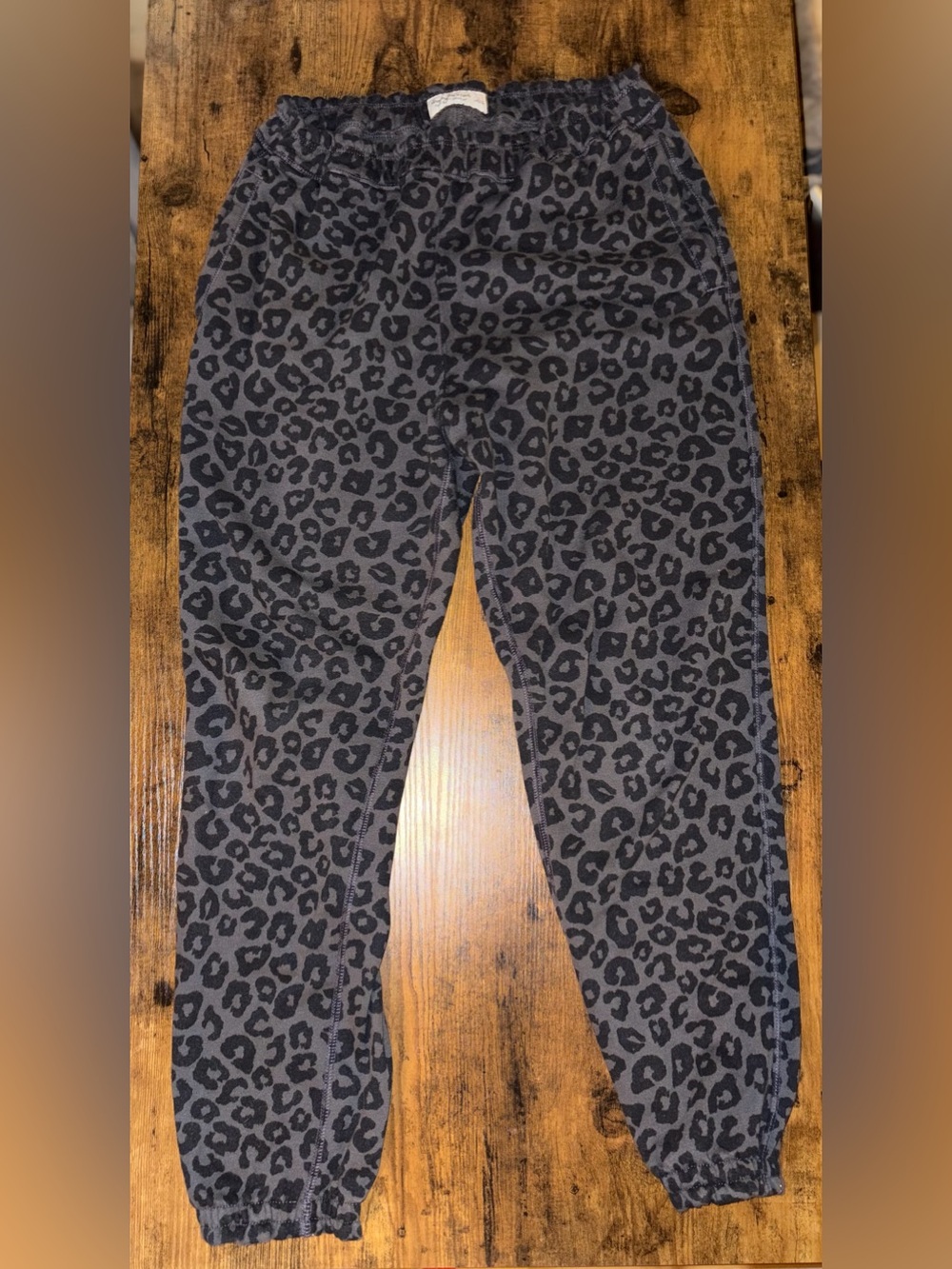 Abercrombie & Fitch women’s Black and Gray Leopard Print Leggings